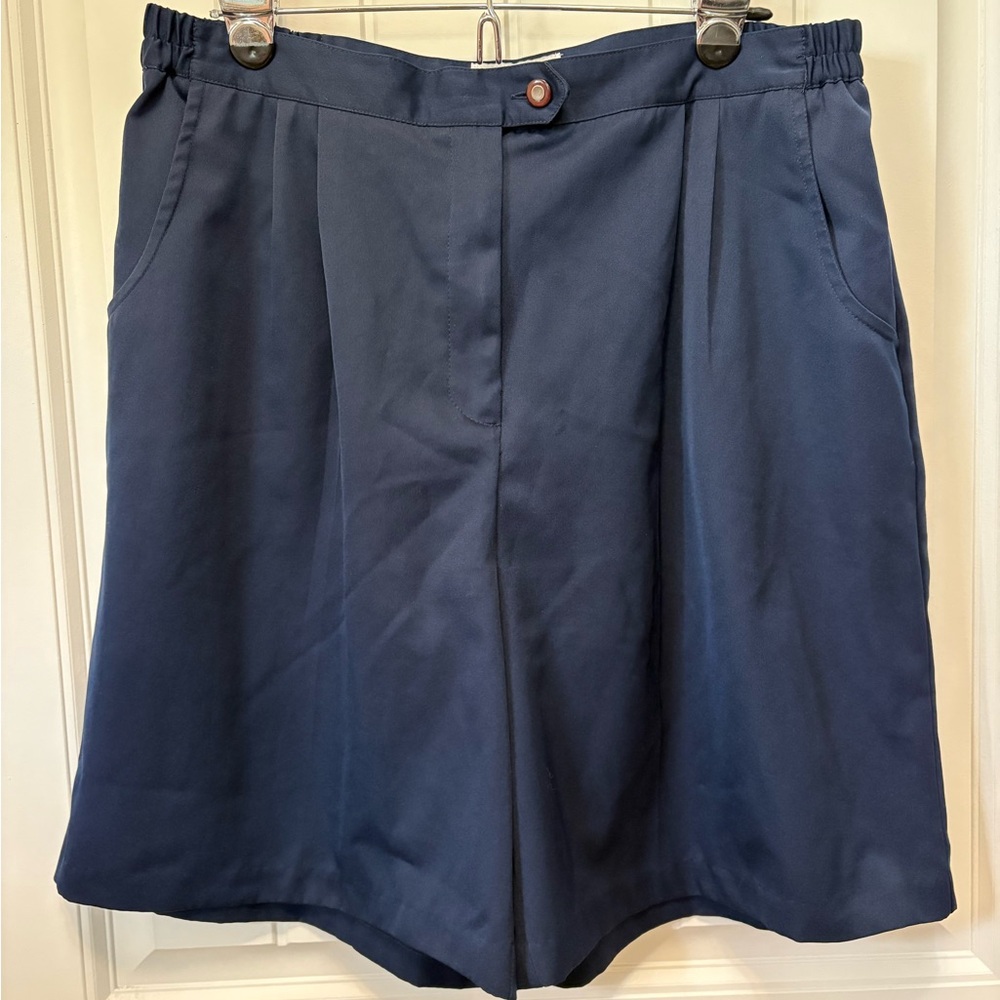 Coral Bay Golf Plus Navy Blue Shorts. Size 16W. Elastic waist sides.